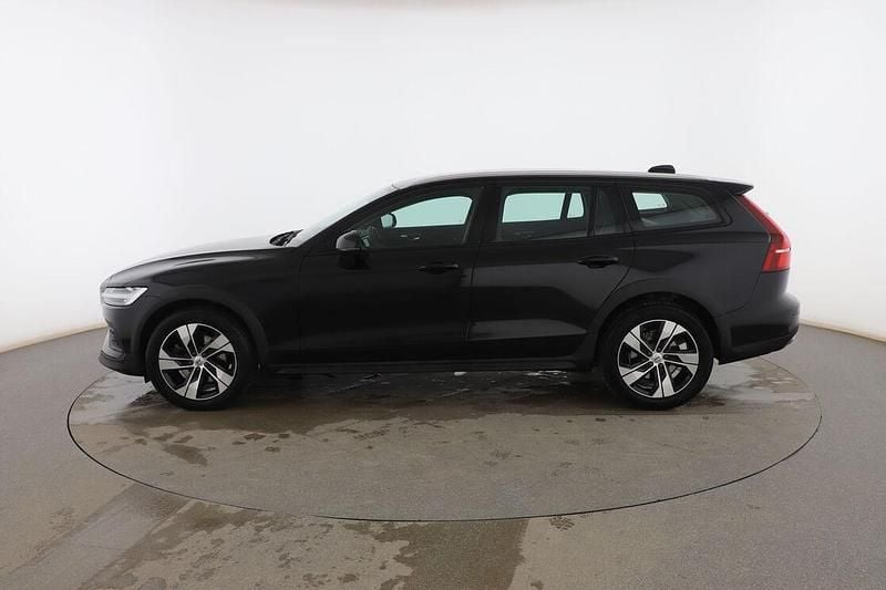 Usado Volvo V60 CC Core 197 CV (144 kW) 2022 Negro Familiar