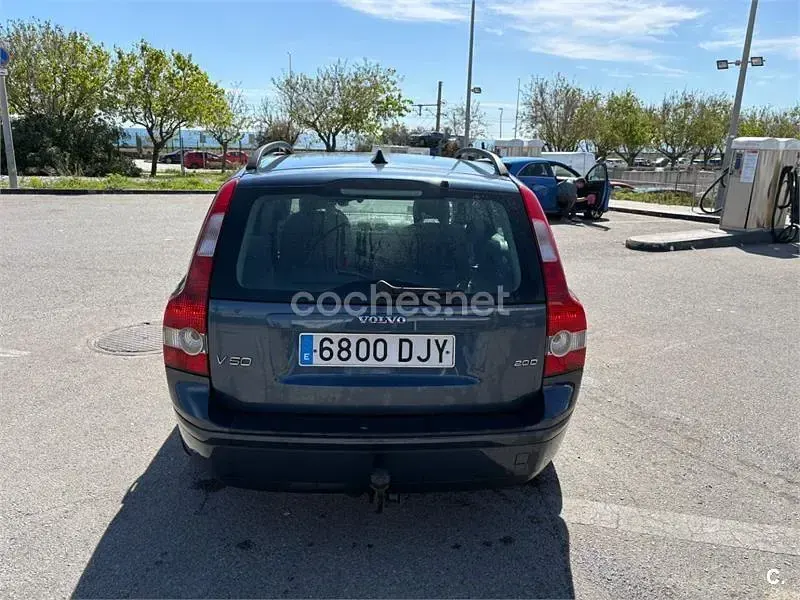 Begagnad Volvo V50 Momentum 136 HK (100 kW) 2005 Blå Kombi