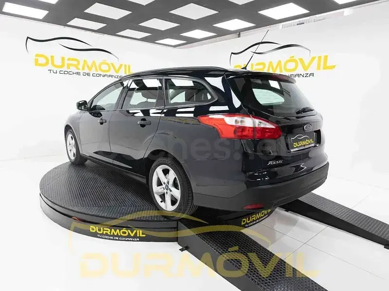 Usado Ford Focus Trend 115 CV (84 kW) 2011 Negro Familiar