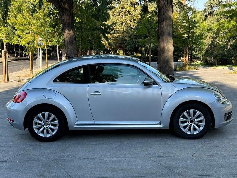 Usado VW Beetle 105 CV (77 kW) 2014 Gris / plata Utilitario