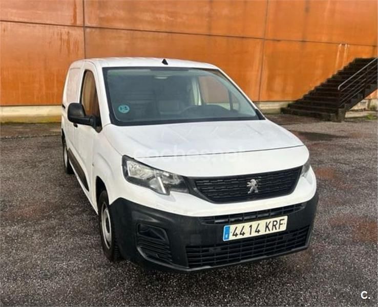 Usado Peugeot Partner Tepee Access 100 CV (73 kW) 2016 Blanco Monovolumen