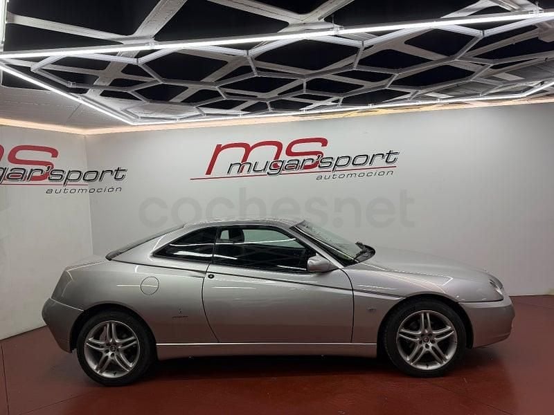 Usado Alfa Romeo GTV 165 CV (121 kW) 2006 Gris / plata Coupe