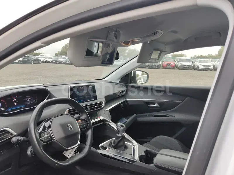 Usado Peugeot 3008 Allure 130 CV (95 kW) 2020 Blanco SUV