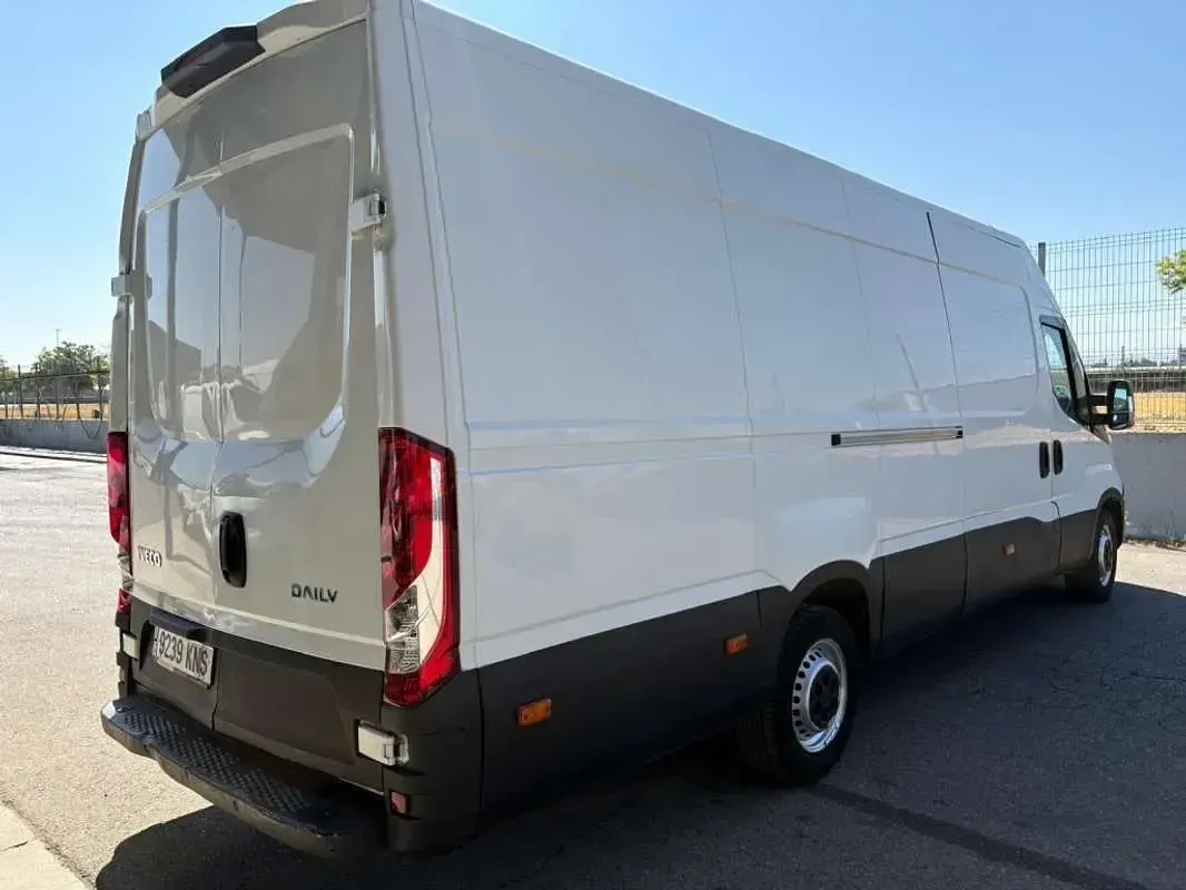 Usado Iveco Daily 156 CV (114 kW) 2018 Blanco Van