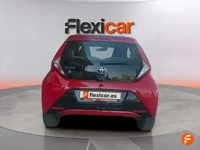 Usado Toyota Aygo X-play 72 CV (52 kW) 2019 Rojo Utilitario