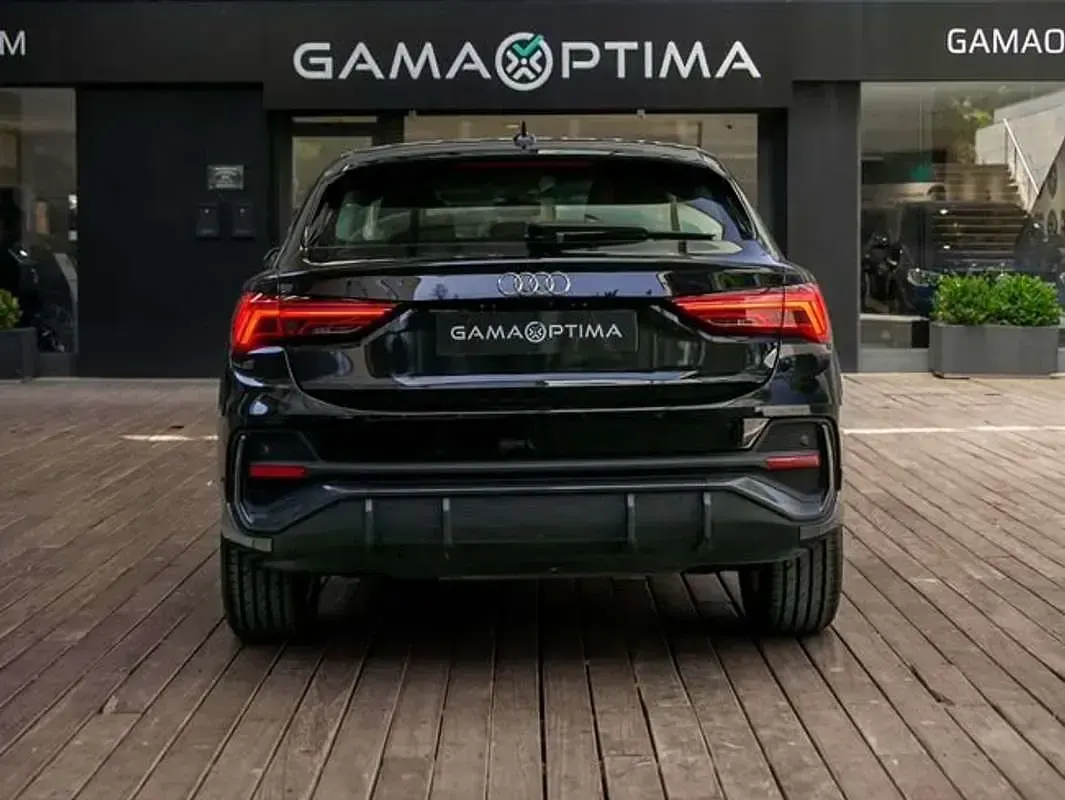 Usado Audi Q3 Sportback Attraction 245 CV (180 kW) 2022 Negro SUV