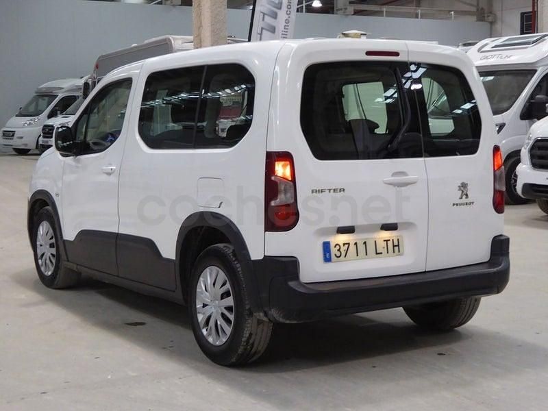 Usado Peugeot Rifter Active 100 CV (73 kW) 2022 Blanco Monovolumen