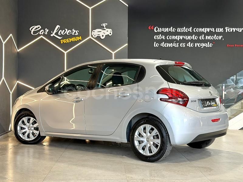 Usado Peugeot 208 Allure 100 CV (73 kW) 2015 Gris / plata Utilitario
