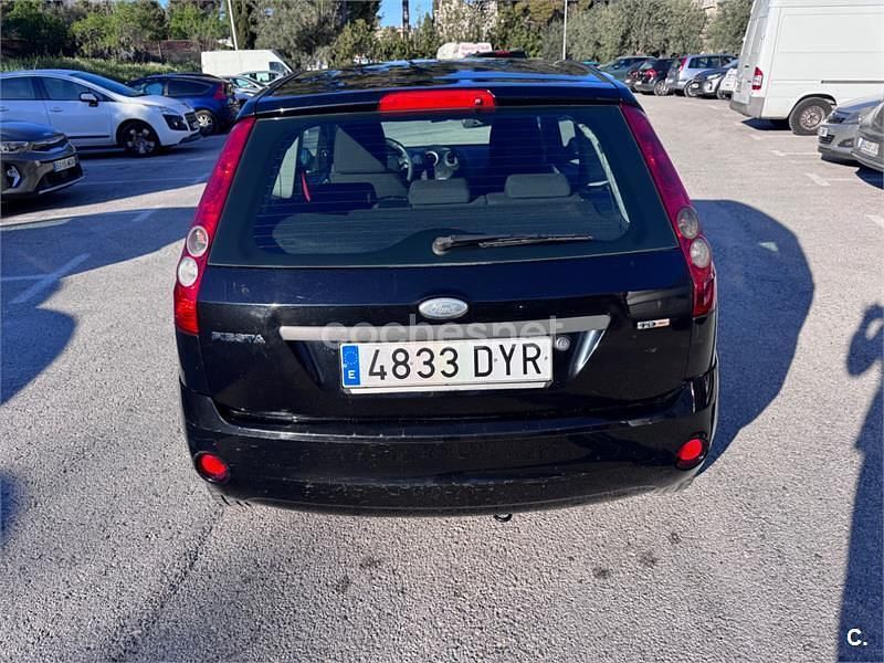 Usado Ford Fiesta Trend 68 CV (50 kW) 2006 Negro Utilitario