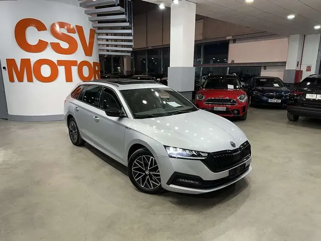 Usado Skoda Octavia Style 204 CV (150 kW) 2022 Gris / plata Berlina