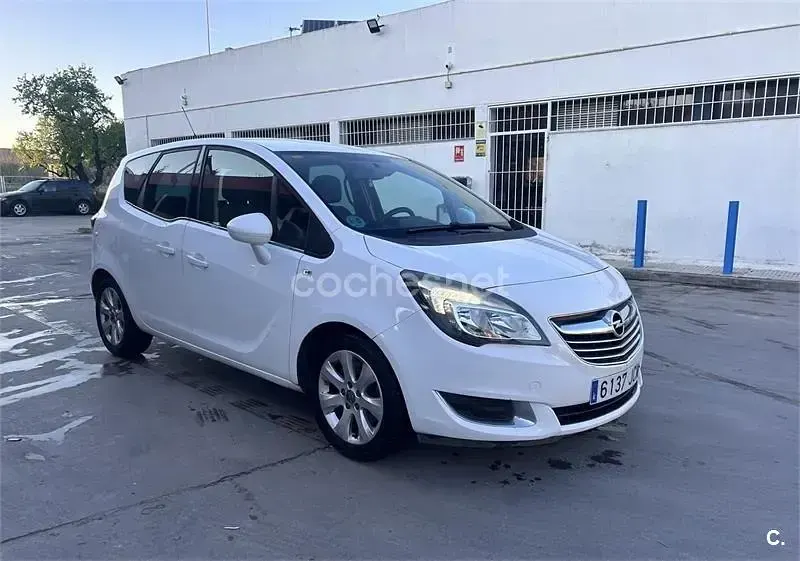 Usado Opel Meriva Excellence 110 CV (80 kW) 2015 Blanco Monovolumen