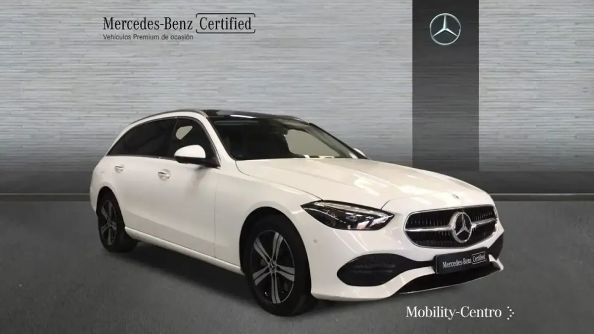 Usado Mercedes C300 Avantgarde 312 CV (229 kW) 2024 Blanco polar  pintura unicolor Familiar