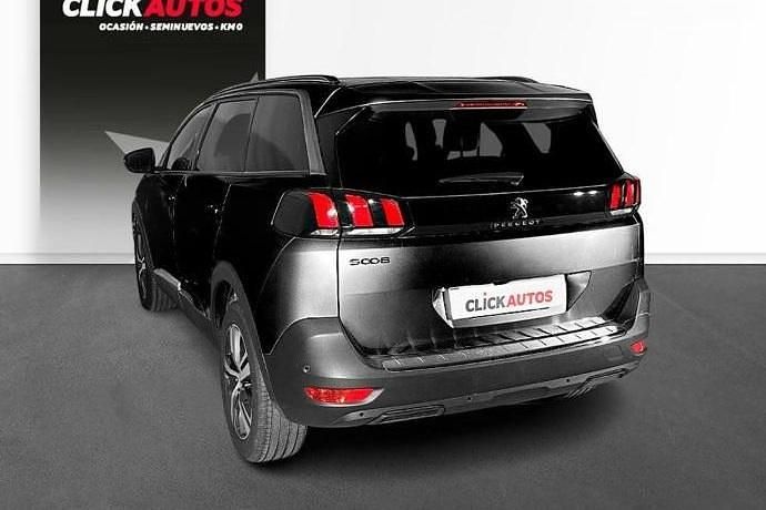 Usado Peugeot 5008 Allure 130 CV (95 kW) 2023 Gris Monovolumen