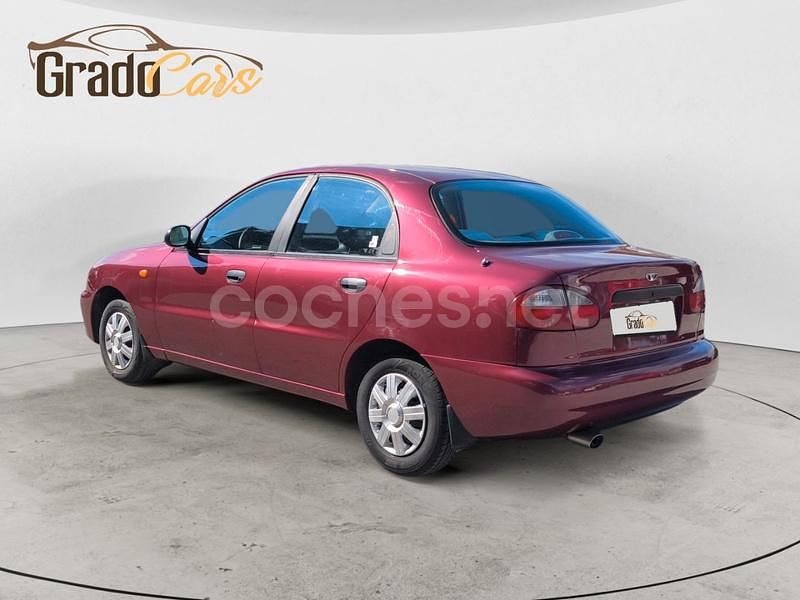 Usado Chevrolet Lanos SE 86 CV (63 kW) 1998 Granate Berlina