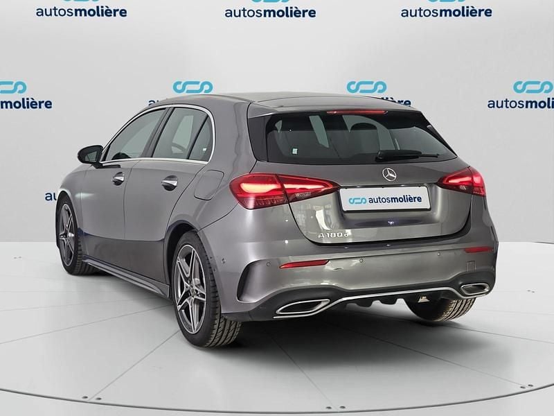 Usado Mercedes A180 116 CV (85 kW) 2023 Gris Utilitario