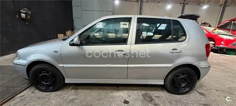 Usado VW Polo Trendline 75 CV (55 kW) 2001 Gris / plata Berlina