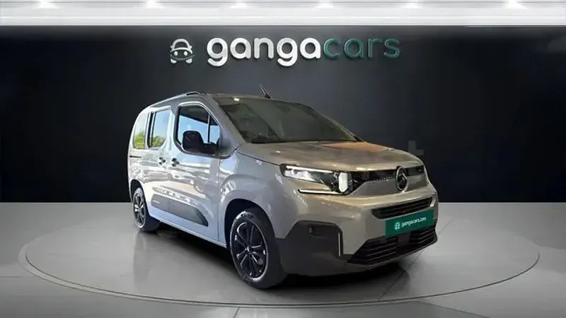 Käytetty Citroën Berlingo Feel 102 HP (75 kW) 2025 Harmaa Tila-auto