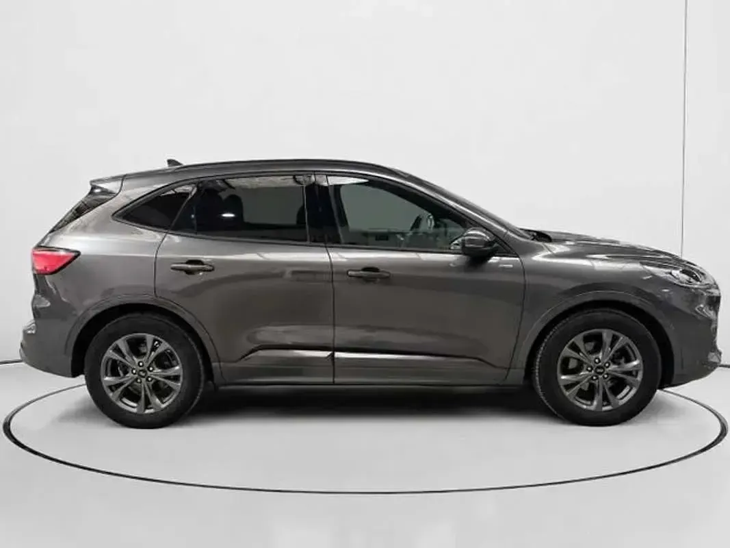 Usado Ford Kuga ST-Line 190 CV (139 kW) 2024 Gris SUV