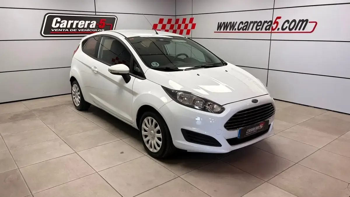 Usado Ford Fiesta Trend 75 CV (55 kW) 2014 Blanco Utilitario