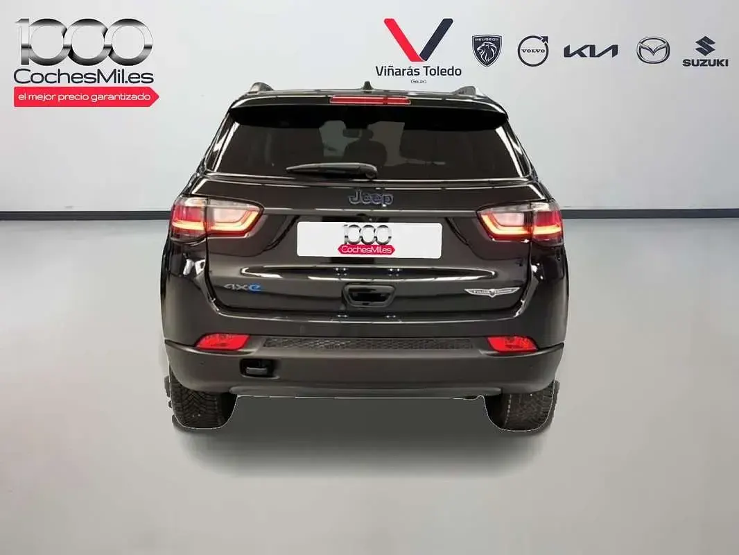 Usado Jeep Compass Trailhawk 241 CV (177 kW) 2024 Negro SUV