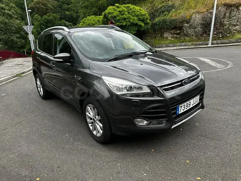 Usado Ford Kuga Titanium 120 CV (88 kW) 2015 Negro SUV