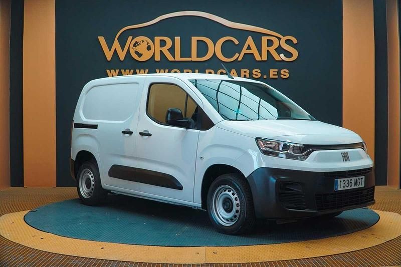 Usado Fiat Doblò 102 CV (75 kW) 2023 Blanco Monovolumen