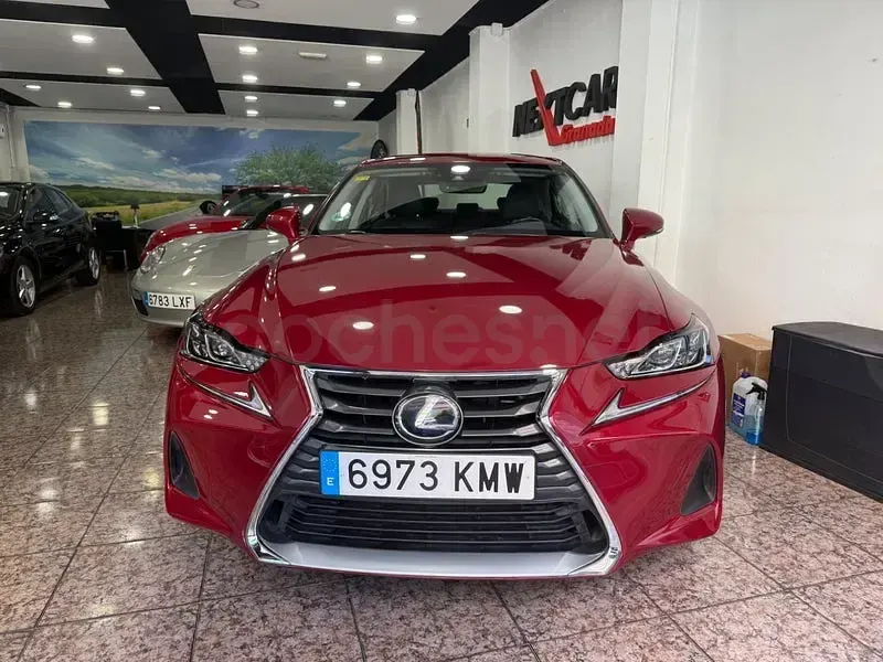 Usado Lexus IS300h Executive Line 223 CV (164 kW) 2018 Granate Berlina