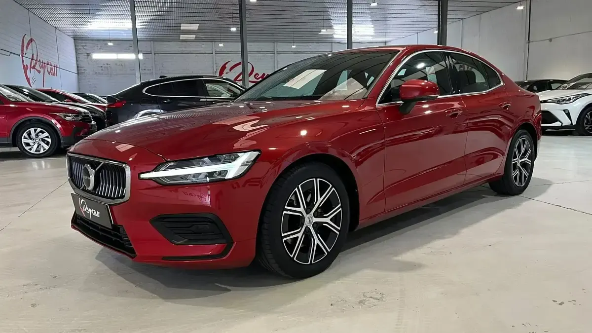 Usado Volvo S60 Core 197 CV (144 kW) 2023 Rojo Berlina