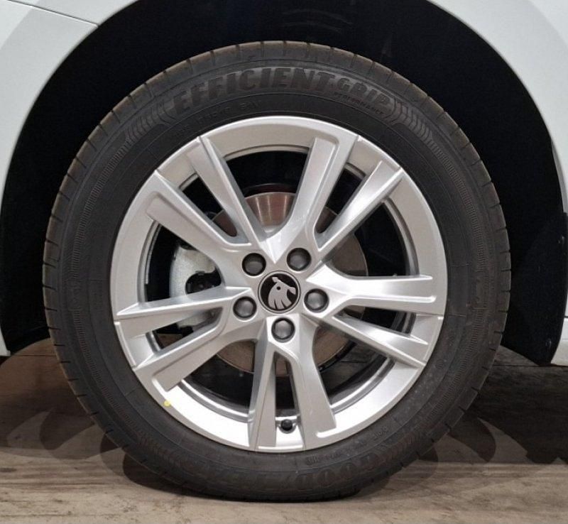 Nuevo Skoda Fabia Selection 95 CV (69 kW) 2025 Blanco luna metalizado Utilitario