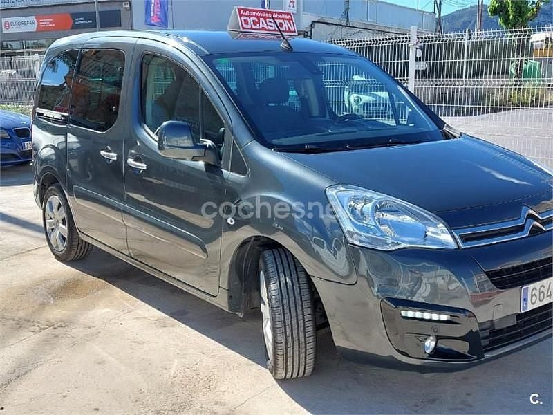 Usado Citroën Berlingo Feel 100 CV (73 kW) 2018 Gris / plata Monovolumen
