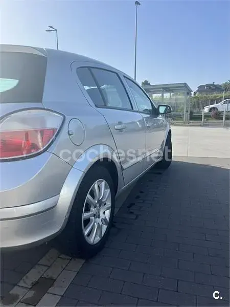 Usado Opel Astra Enjoy 105 CV (77 kW) 2006 Gris / plata Berlina