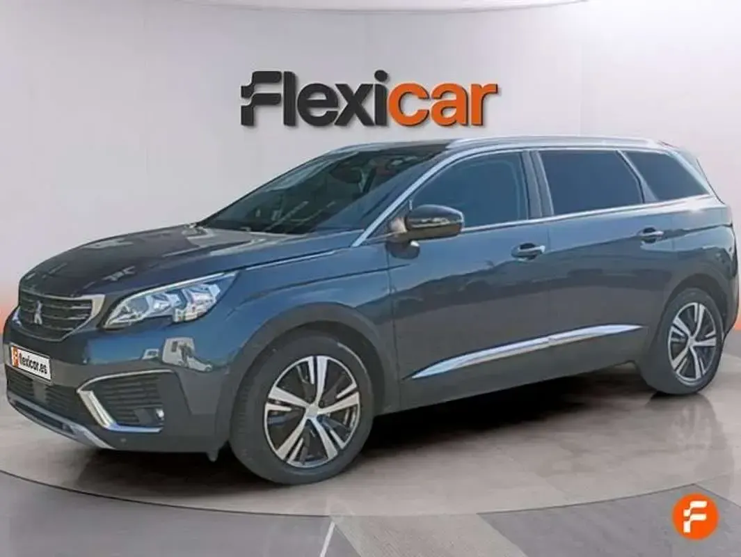 Usado Peugeot 5008 Allure 120 HP (88 kW) 2018 Azul SUV