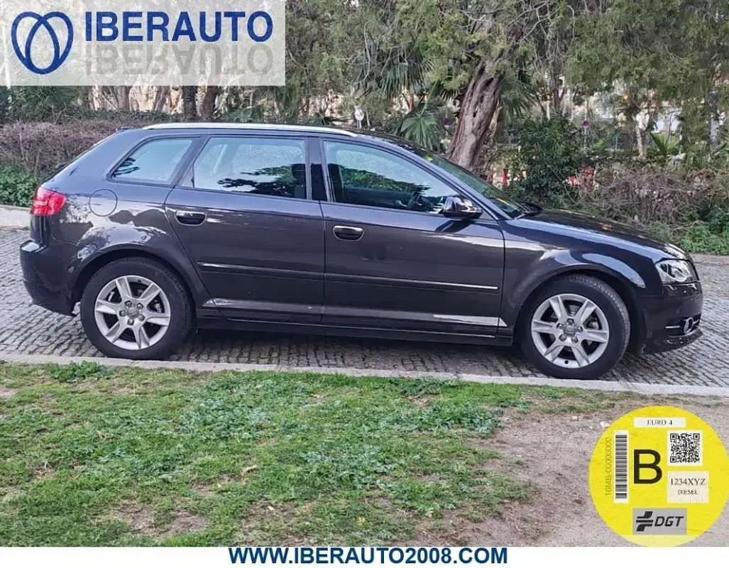Usado Audi A3 Sportback Attraction 105 CV (77 kW) 2011 Negro Utilitario