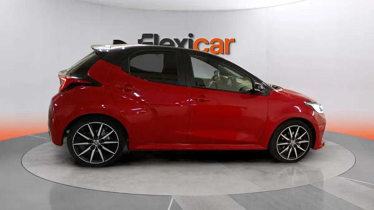 Usado Toyota Yaris Hybrid Sport 130 CV (95 kW) 2025 Rojo Berlina
