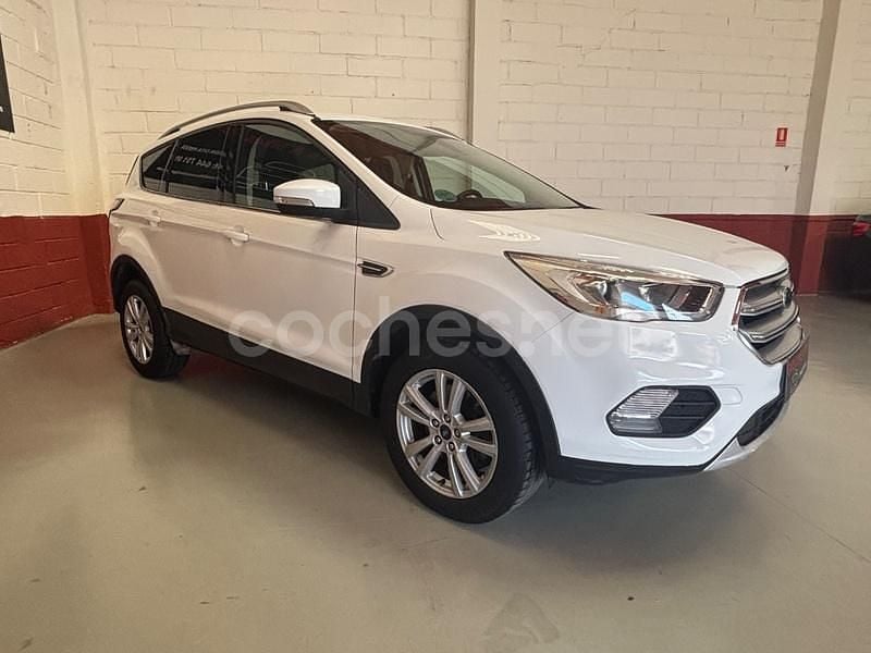 Usado Ford Kuga Trend 120 CV (88 kW) 2018 Blanco SUV