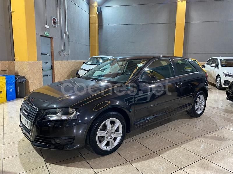 Negro Usado 2010 Audi A3 Ambiente Berlina | 5290 € (Buen precio) - Imagen 1/4