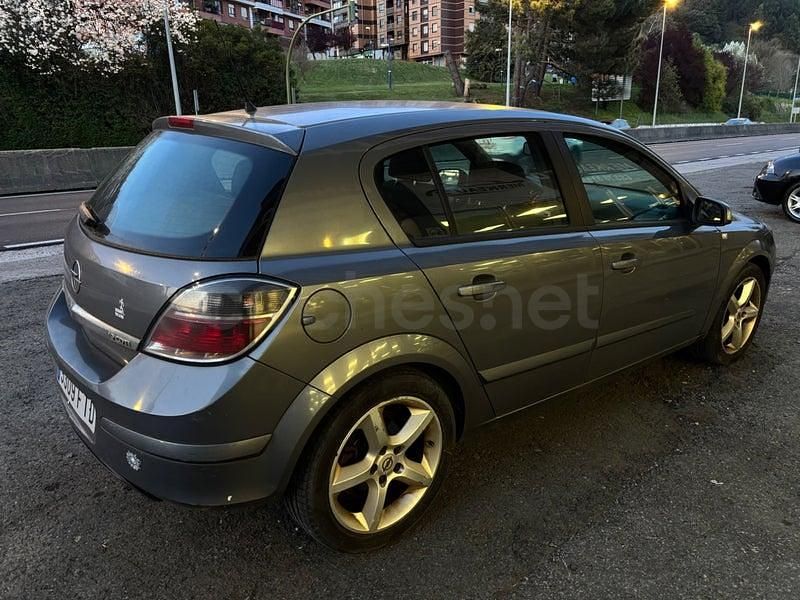 Usado Opel Astra Sport 120 CV (88 kW) 2007 Gris / plata Berlina