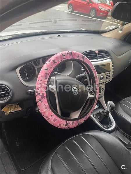 Usado Lancia Delta 120 CV (88 kW) 2009 Blanco Utilitario