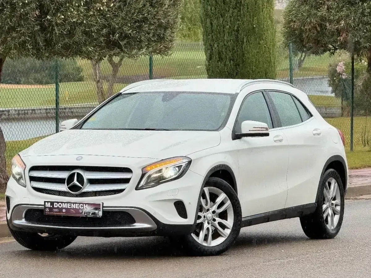 Usado Mercedes GLA200 AMG line 136 CV (100 kW) 2016 Blanco SUV
