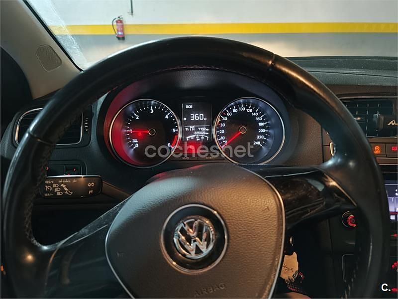 Usado VW Polo 75 CV (55 kW) 2014 Azul Berlina