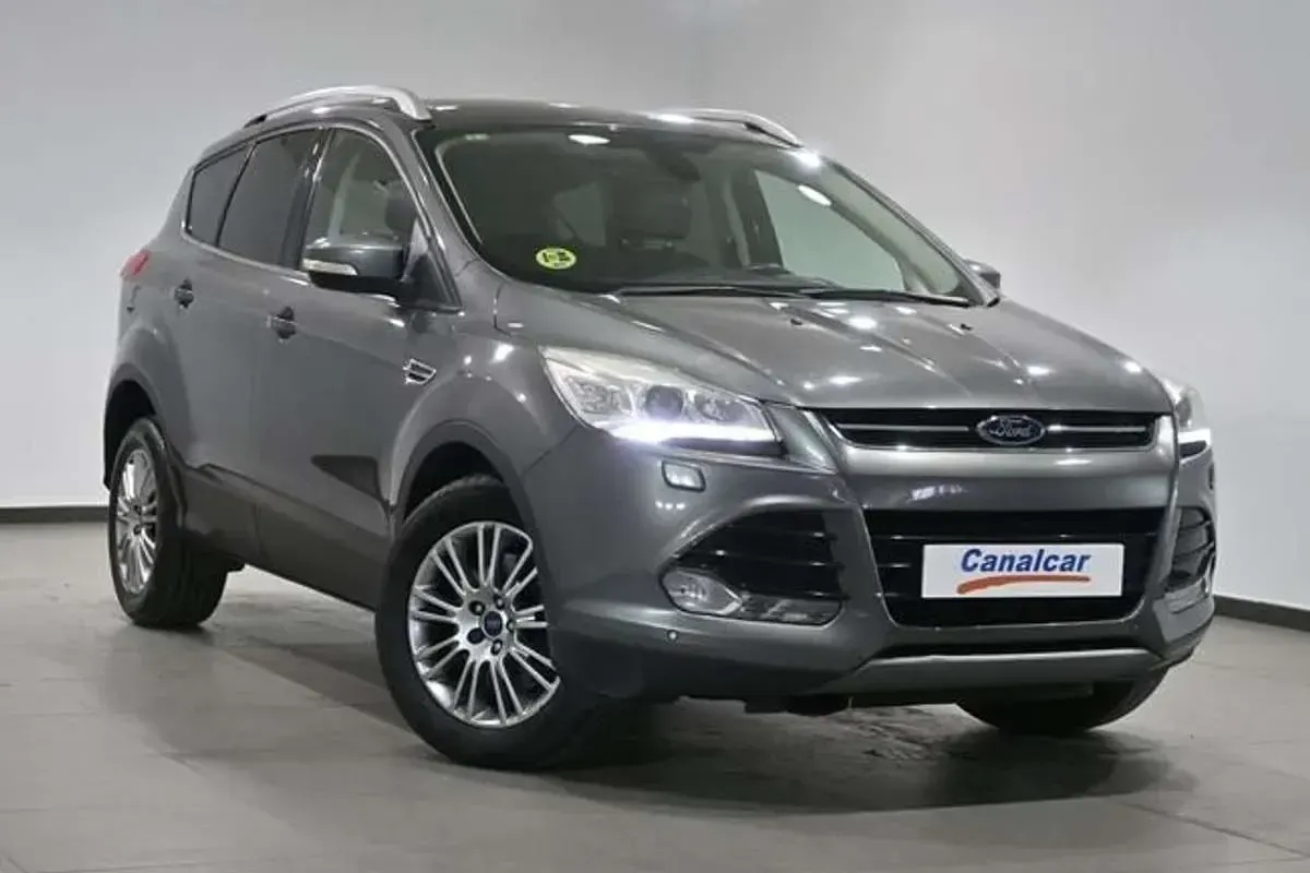 Usado Ford Kuga Titanium 140 CV (102 kW) 2013 Gris SUV