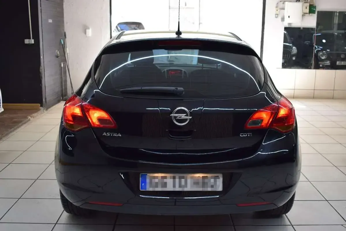 Usado Opel Astra Cosmo 125 CV (91 kW) 2012 Utilitario
