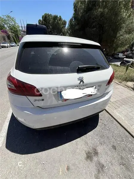 Usado Peugeot 308 Allure 110 CV (80 kW) 2015 Blanco Berlina