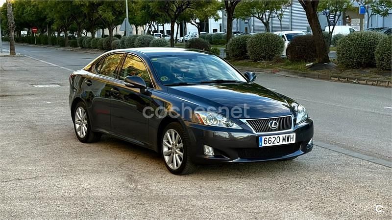 Gris / plata Usado 2010 Lexus IS220d Luxury Line Berlina | 9000 € (Un poco caro) - Imagen 1/4