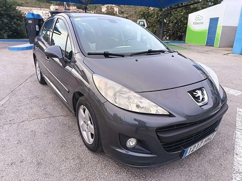Usado Peugeot 207 Active 75 CV (55 kW) 2012 Beige Berlina