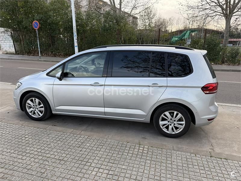 Usado VW Touran Sportline 150 CV (110 kW) 2019 Gris / plata Monovolumen