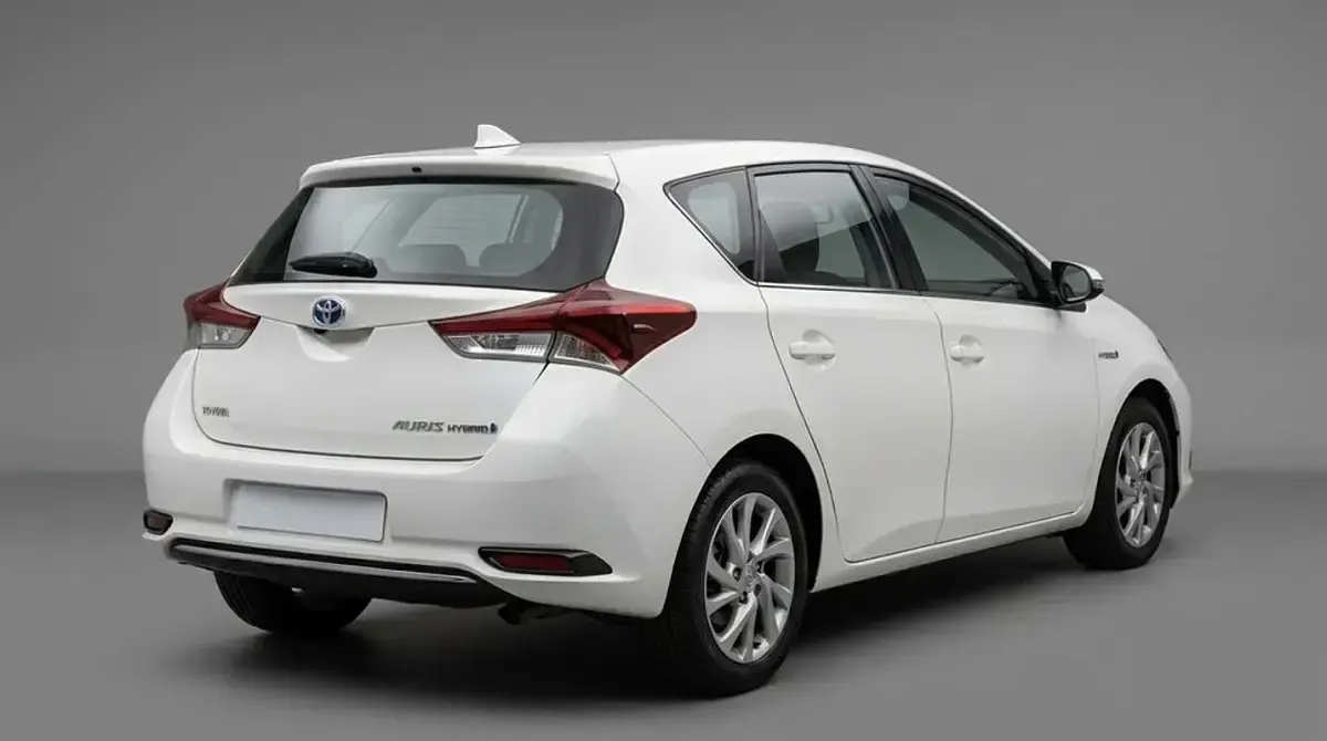 Usado Toyota Auris Hybrid Business Edition 136 CV (100 kW) 2016 Blanco Utilitario