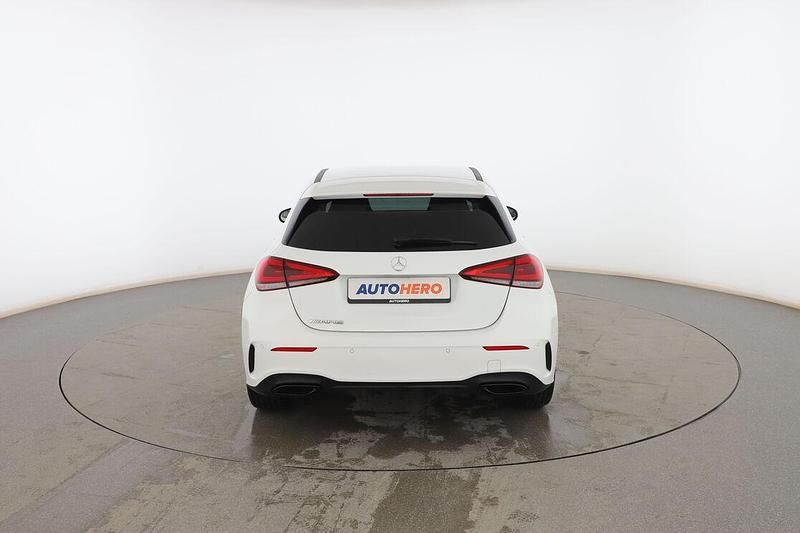 Usado Mercedes A180 AMG line 116 CV (85 kW) 2021 Blanco Berlina