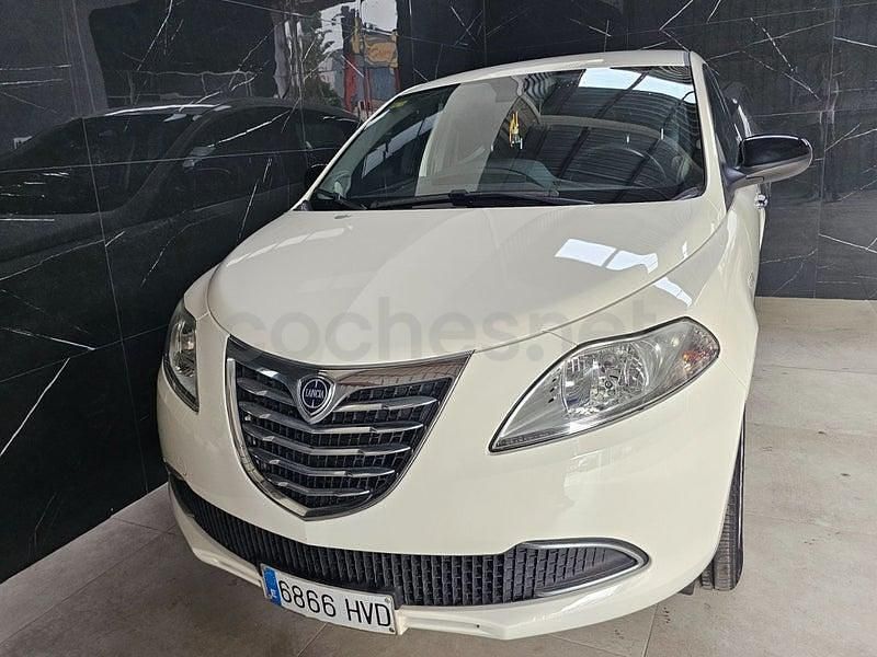 Usado Lancia Ypsilon Gold 69 CV (50 kW) 2014 Blanco Utilitario