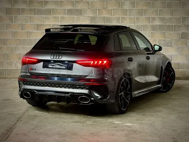Usado Audi RS3 400 CV (294 kW) 2024 Gris / plata Berlina